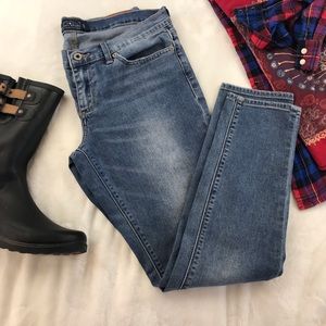 Lucky Brand faded skinny jeans size 10 like-new